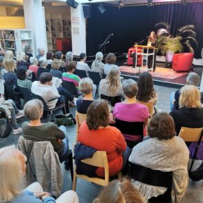 Gut besuchte Lesung von Fanny Svoboda und dem Sonnwendmord in Siegburg.